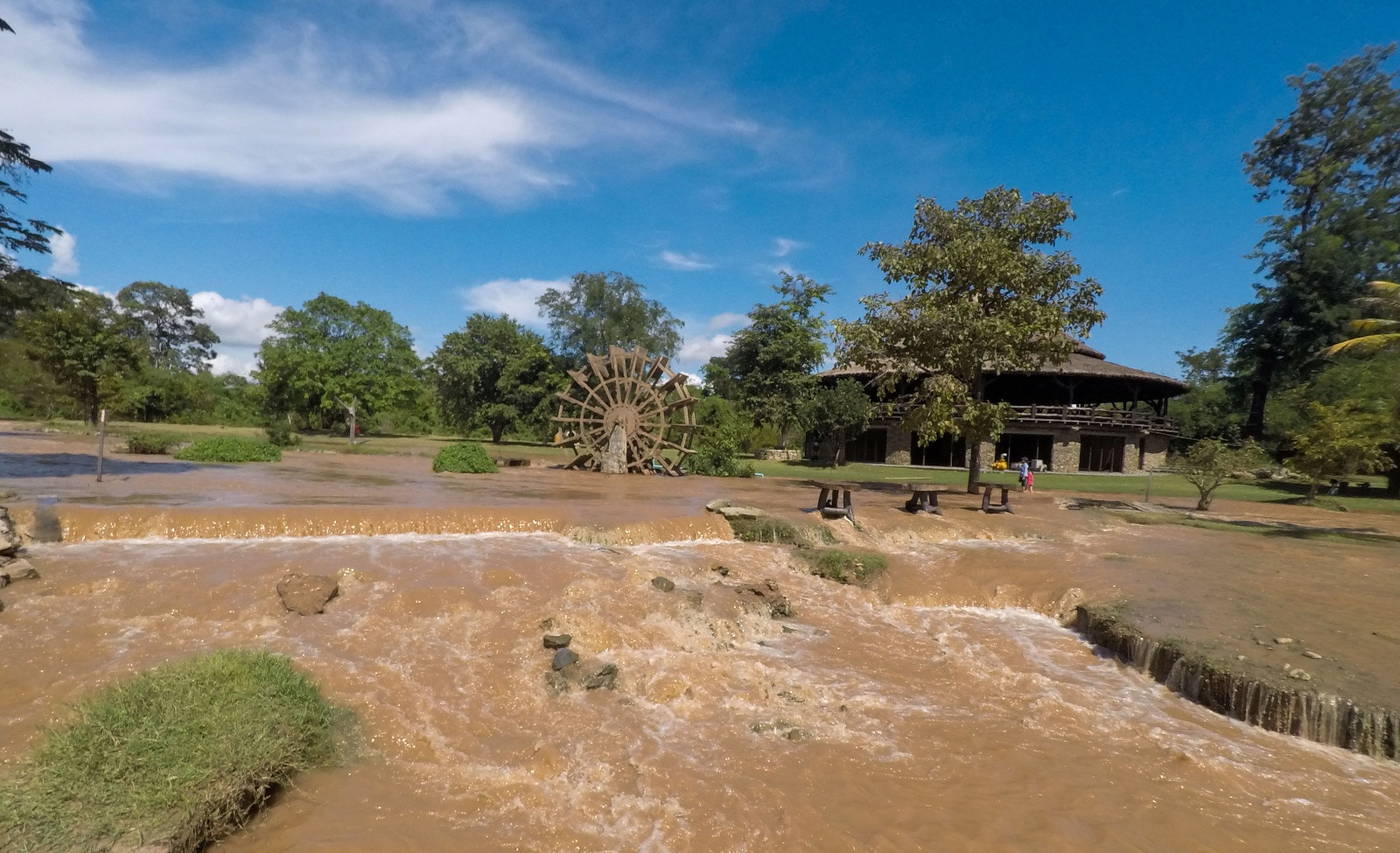 Khonephapheng Waterfall 05